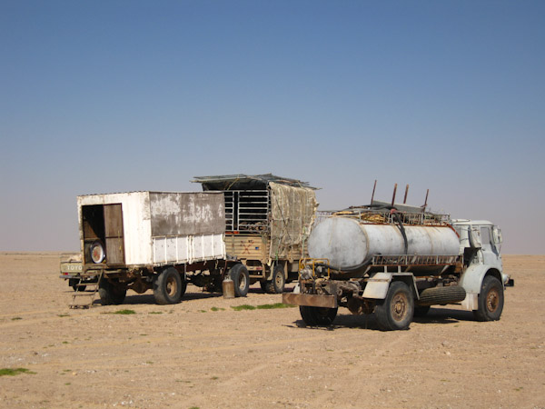 Mobile kitchen and water bowser
